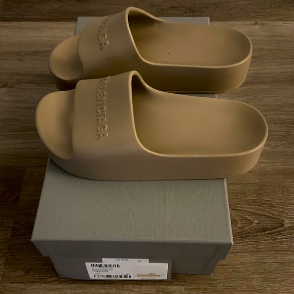 Balenciaga chunky slides- taupe - Picture 3 of 4